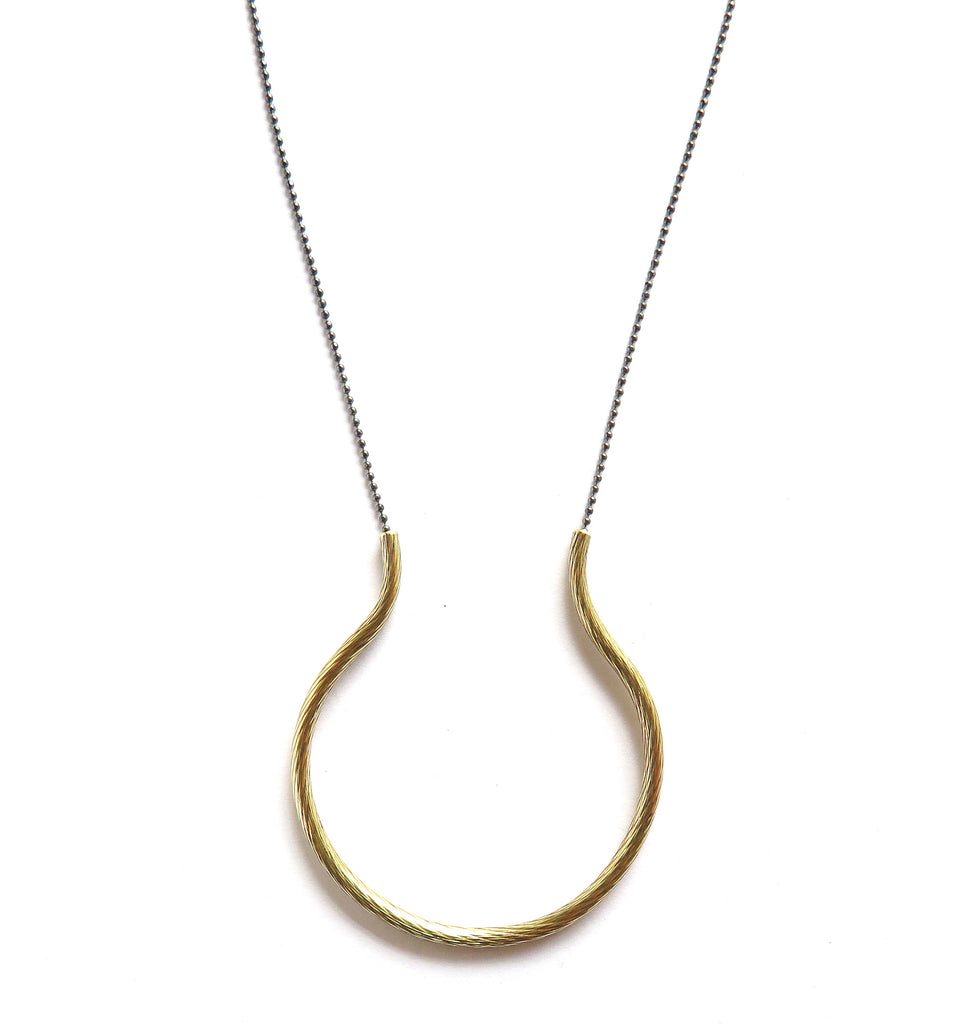 Útero Necklace with delicate chain