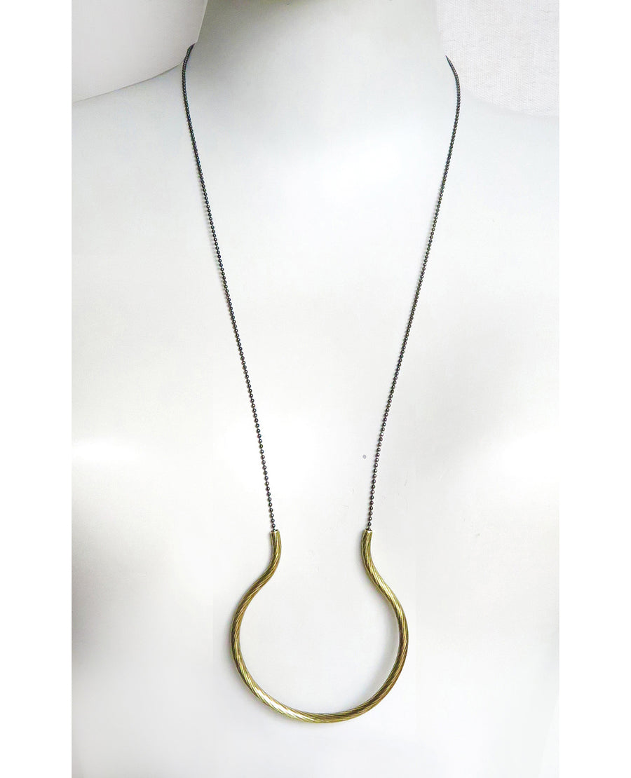 Útero Necklace with delicate chain